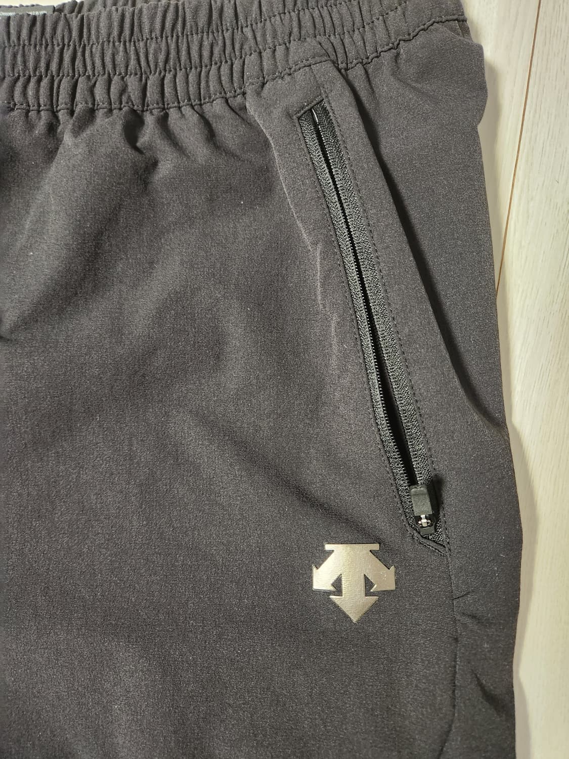 새상품급) 데상트 에센셜 우븐 팬츠 S0321RPT84 사이즈100 2x 상품이미지5