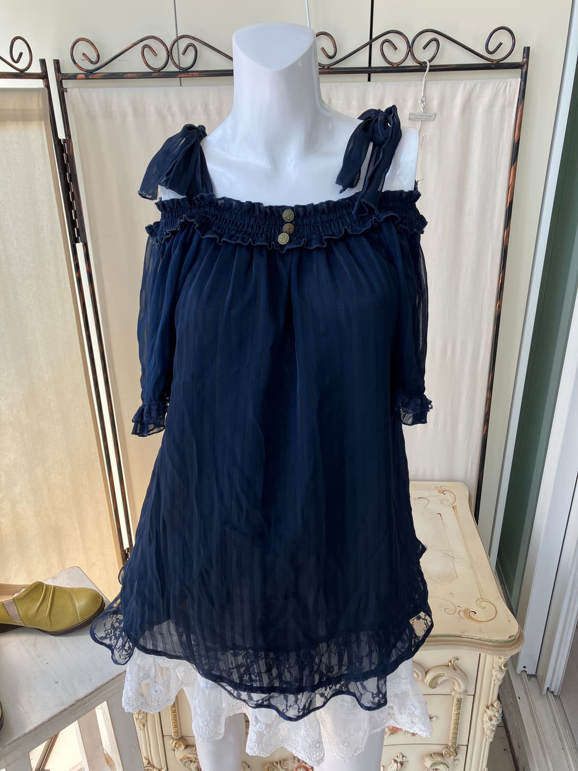lace shirring strap off-shoulder blouse 상품이미지1