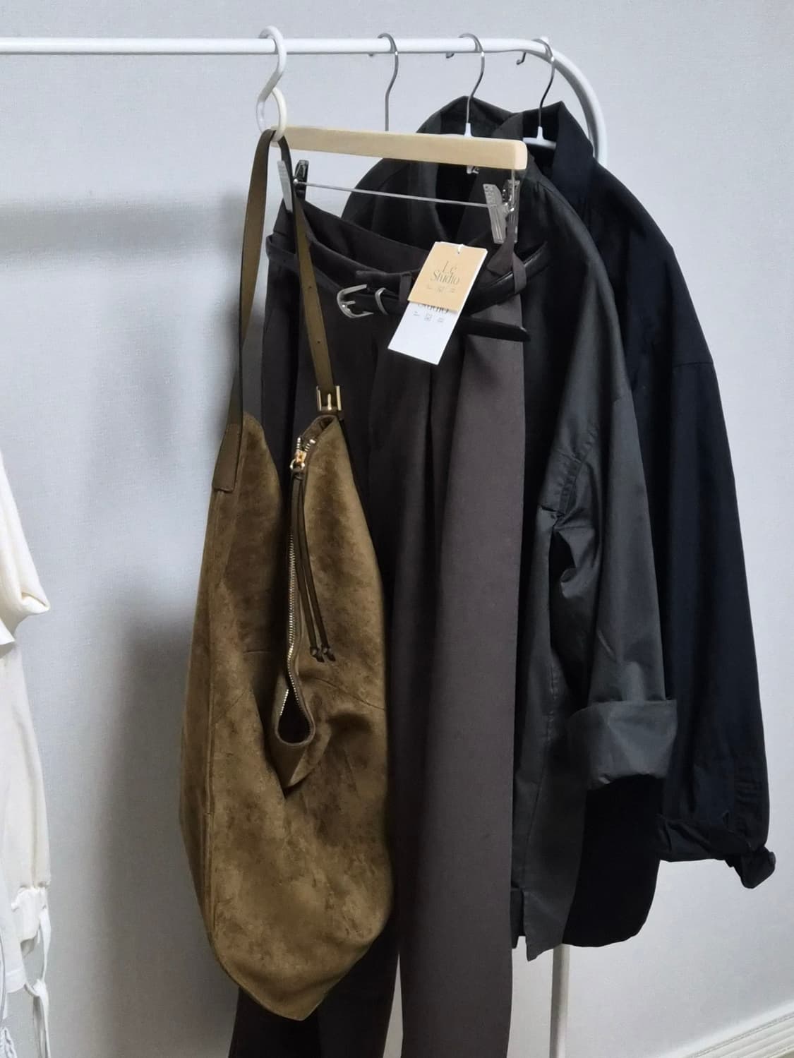 h&m 트라이앵글백 상품이미지2