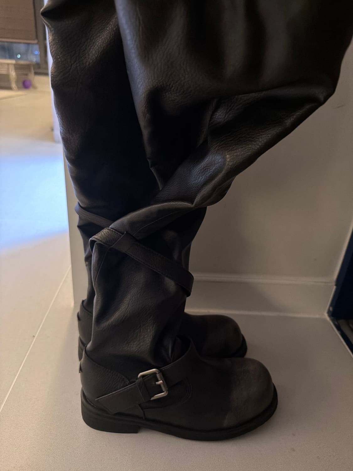 셔링 버클 롱 레더 부츠 새상품 상품이미지4