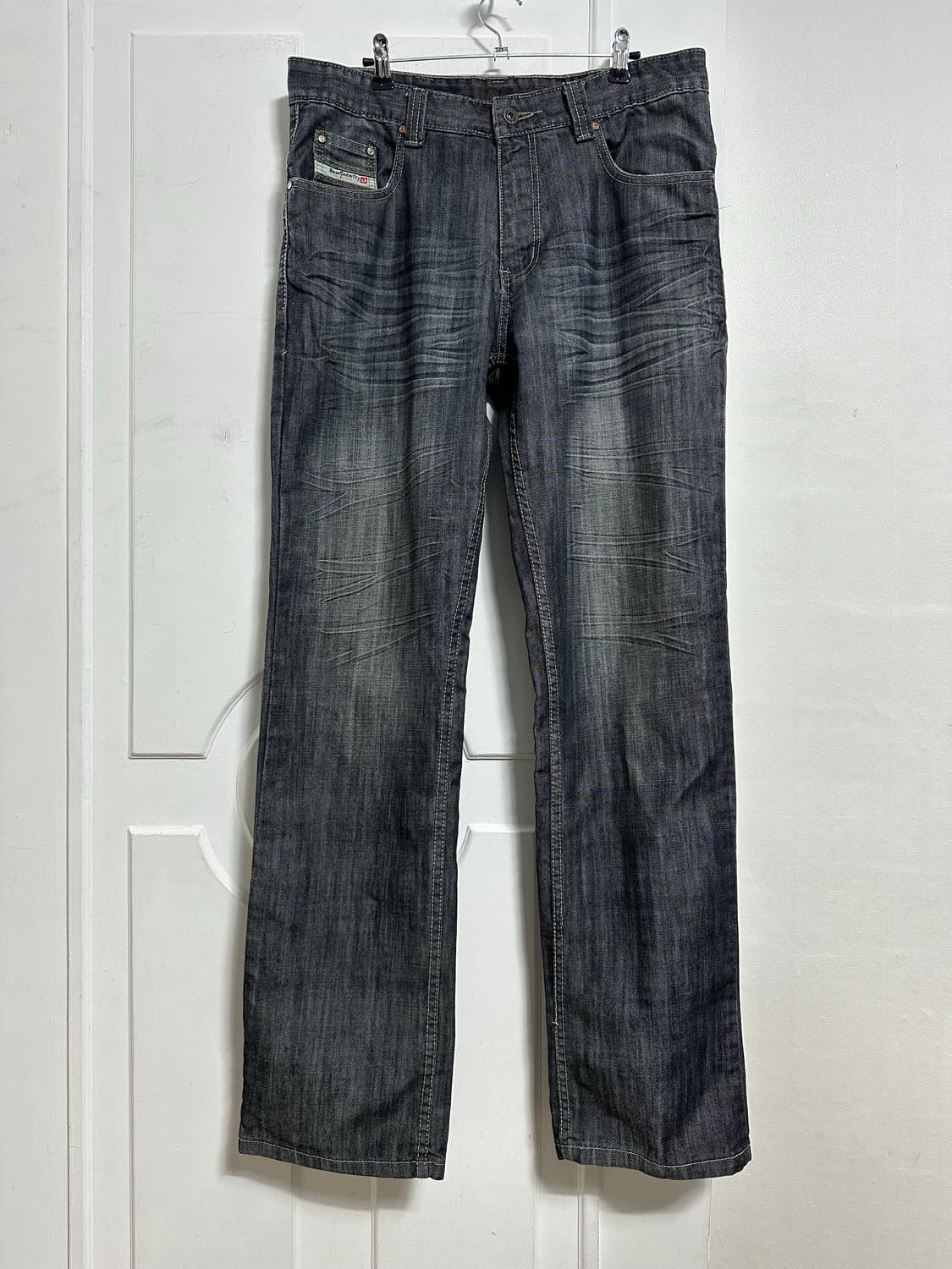 디젤 프린팅 자수 데님 팬츠 상품이미지1