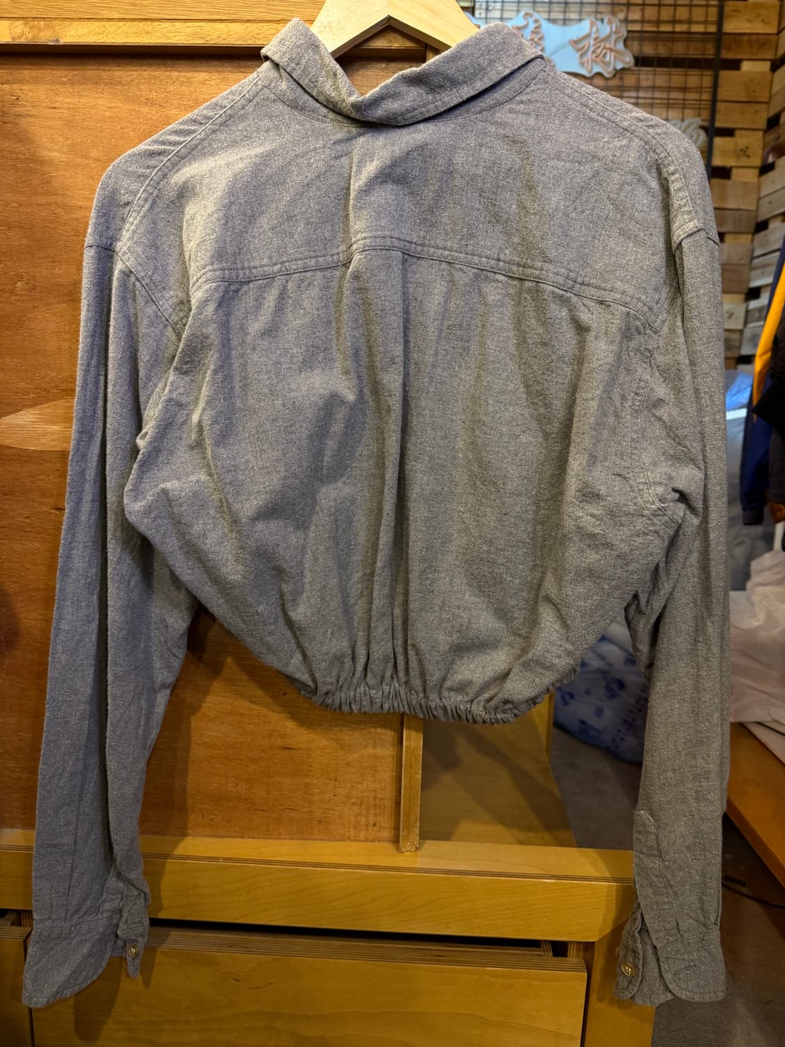 칼하트 그레이 리메이크 크롭 셔츠 자켓 상품이미지3