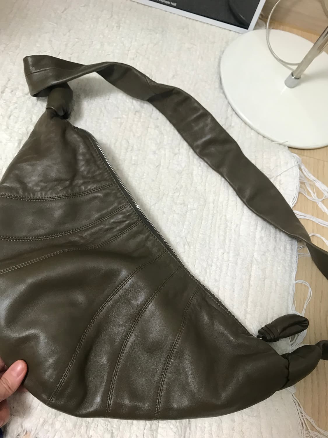 르메르 크루아상백 미듐 다크올리브 상품이미지2