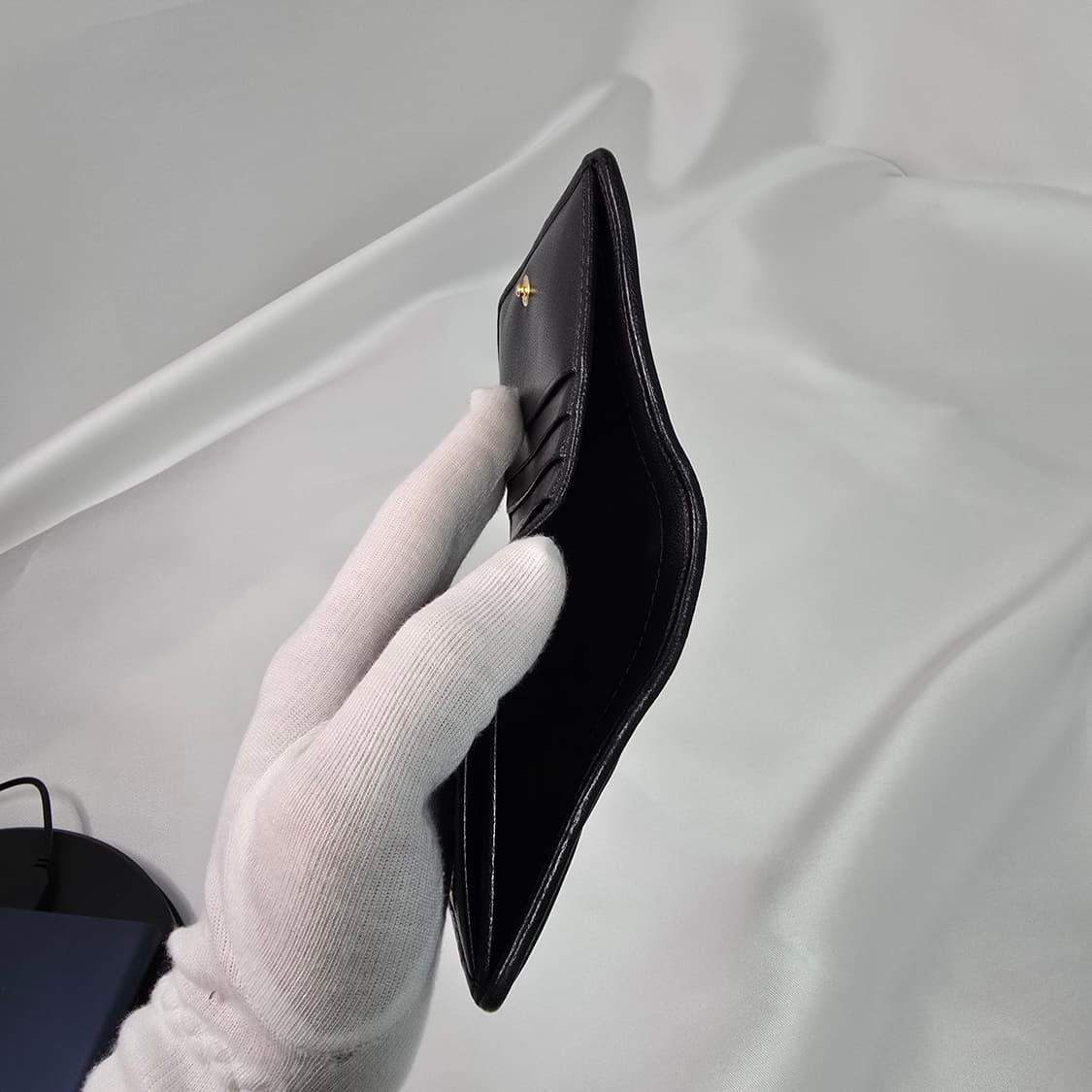 미우미우 마테라쎄  블랙 반지갑 상품이미지2