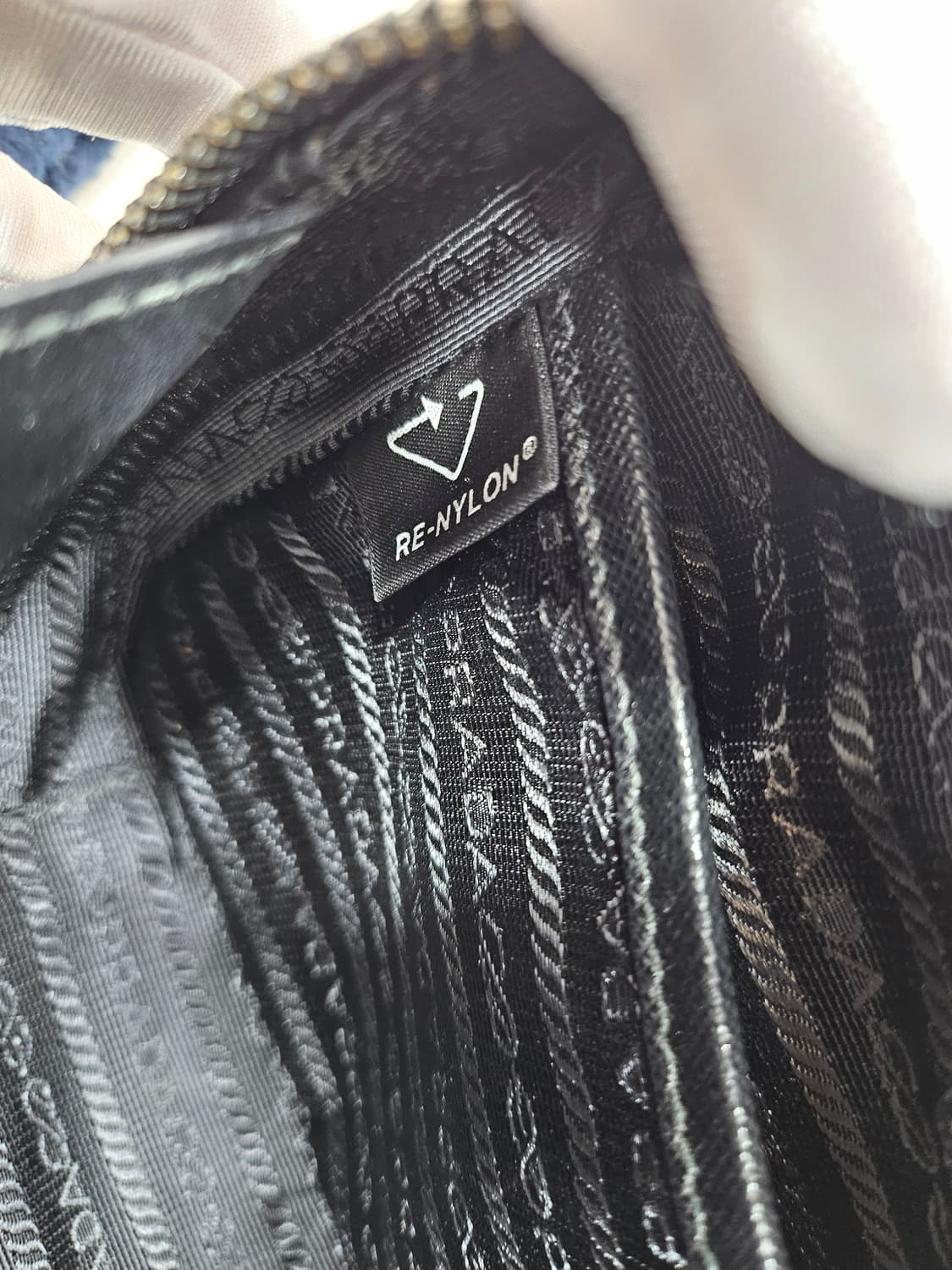 프라다 브리크 리나일론 사피아노 크로스백 상품이미지7