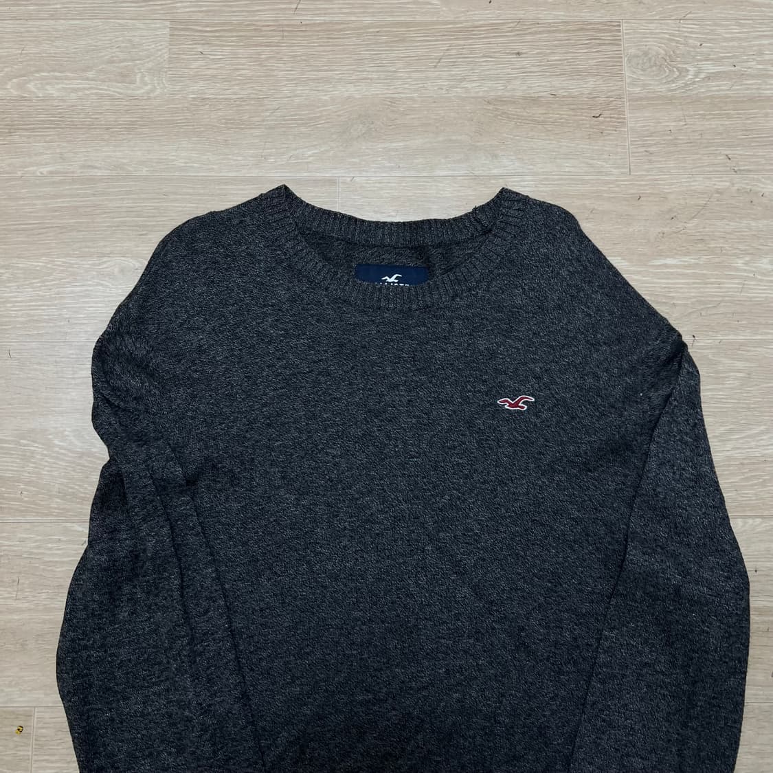 홀리스터 자수 로고 크루넥 라운드넥 니트 [차콜] M/95 상품이미지2