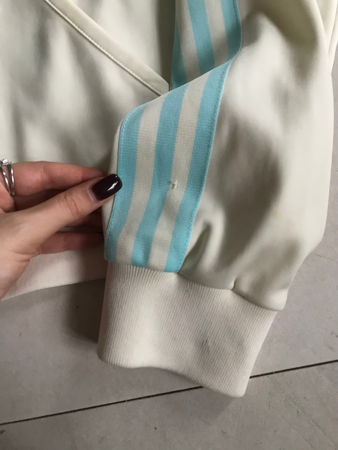 아디다스 크림 연하늘 빅로고 져지 상품이미지7