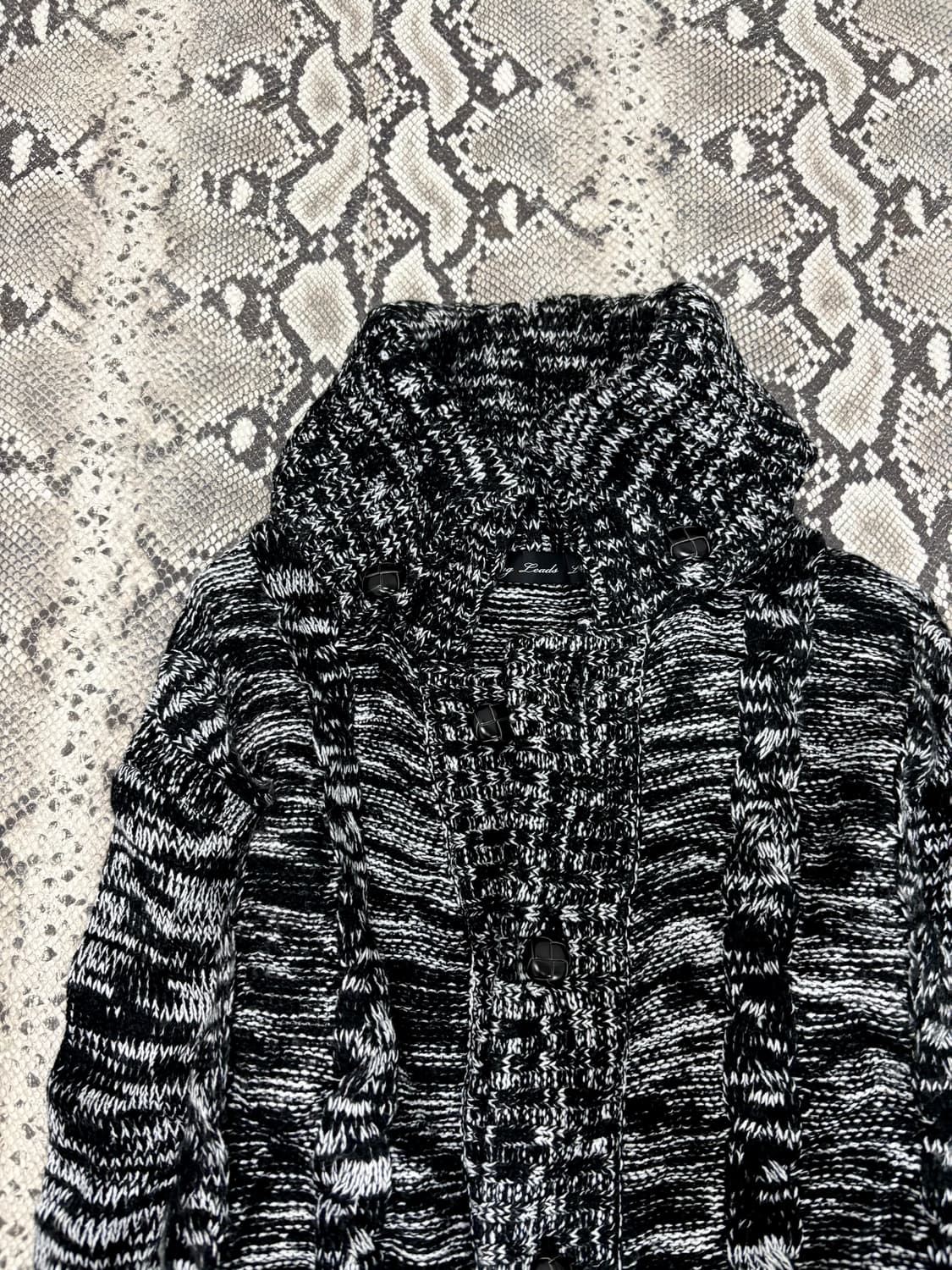 “Vintage” Y2K MoodBlack&Grey Cardigan 상품이미지4