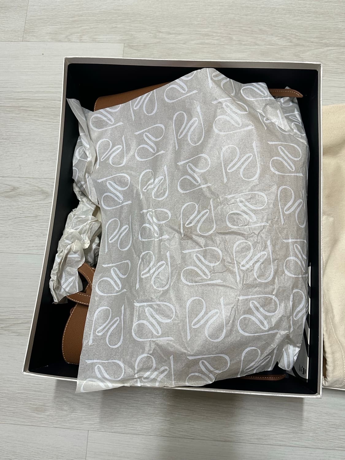 (*풀박 미착용 새제품)폴렌느 시미백 카멜색상 팝니다 상품이미지4