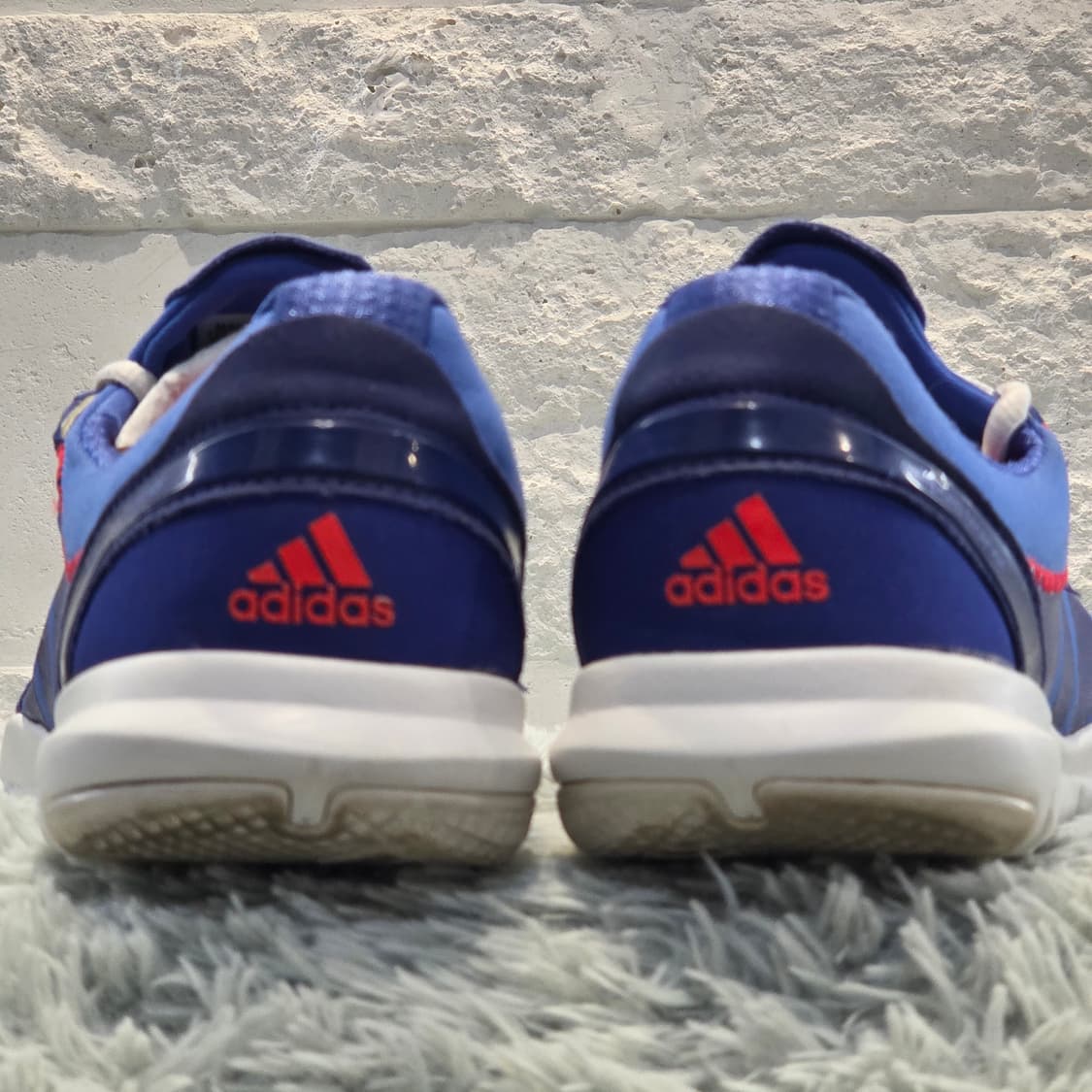3q-16:아디다스 트레이닝 러닝화 블루코랄 디테일 (23.5cm) 상품이미지3