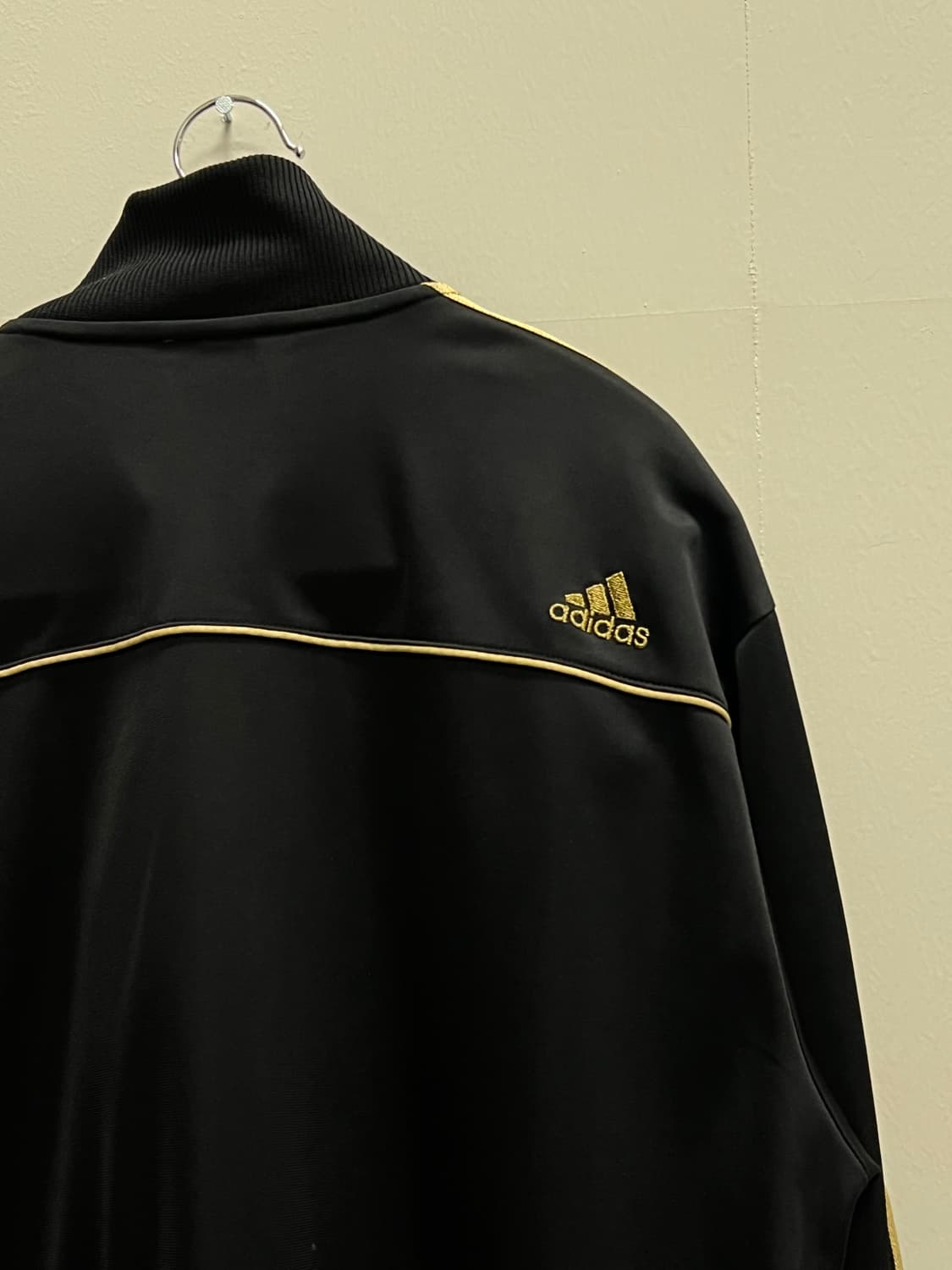 아디다스 올드스쿨 삼선 트랙탑 져지 블랙/골드 상품이미지4