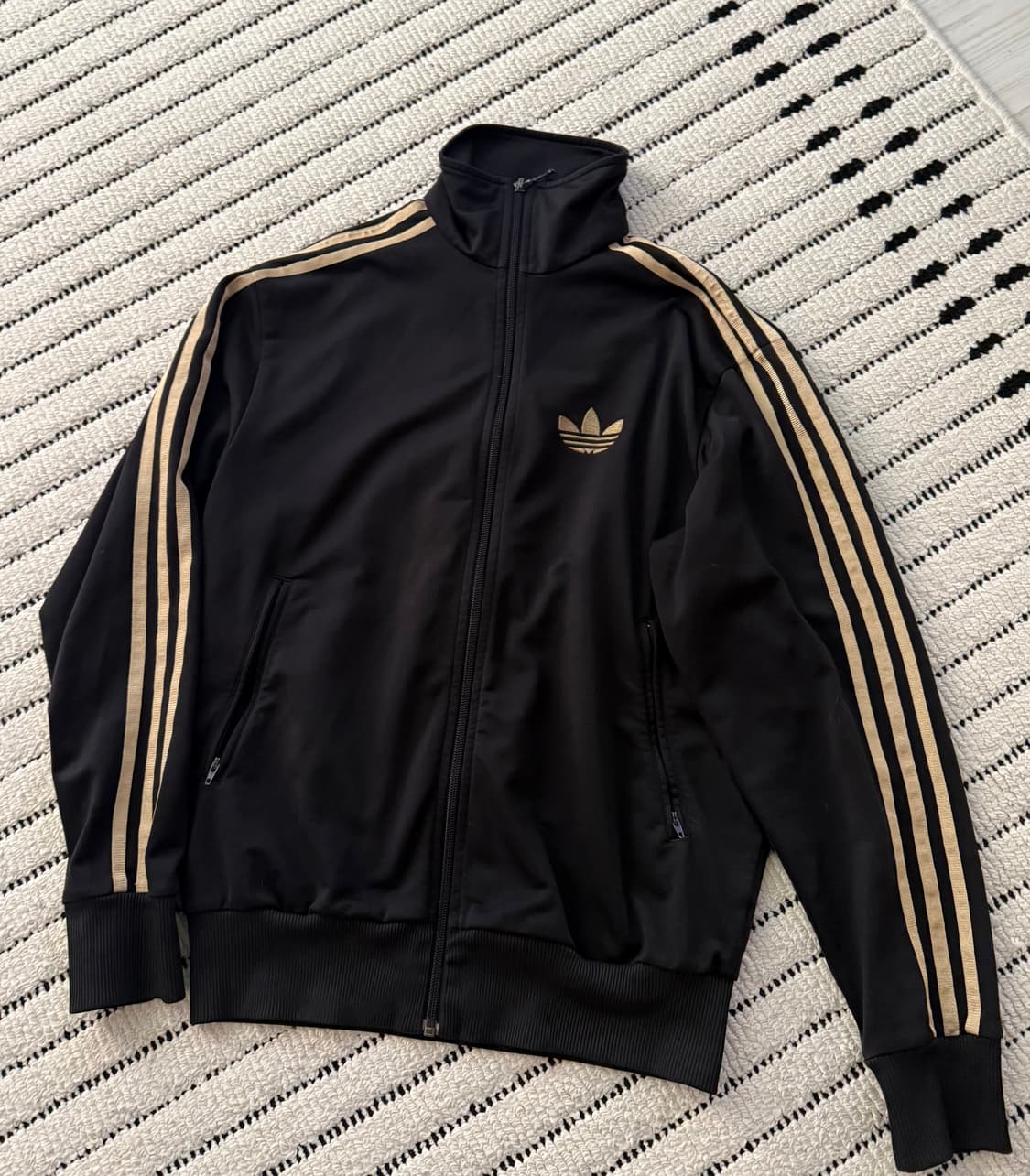 아디다스 파이어버드 검골 블랙 골드 S 90 상품이미지1