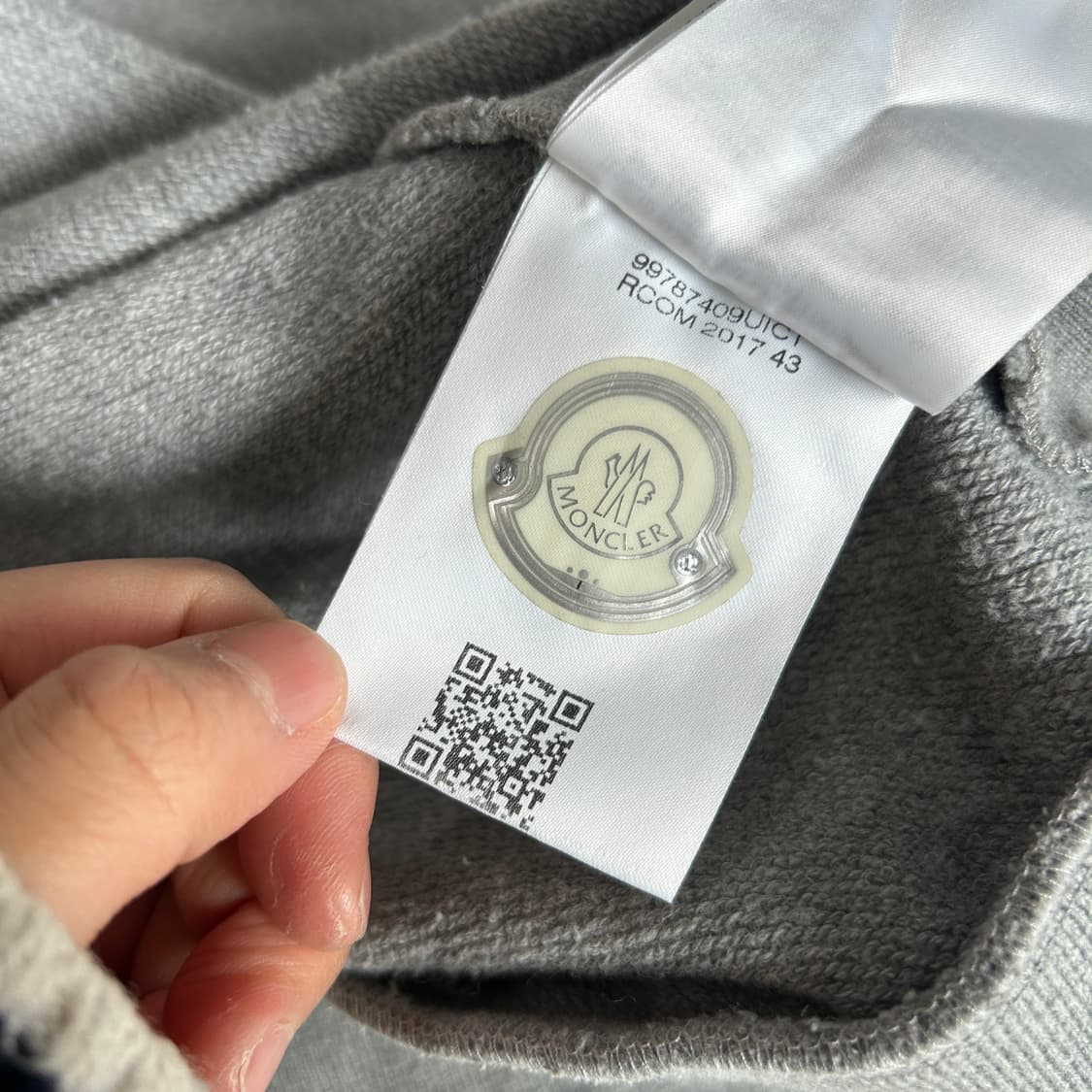 몽클레어 그레이 맨투맨  상품이미지5