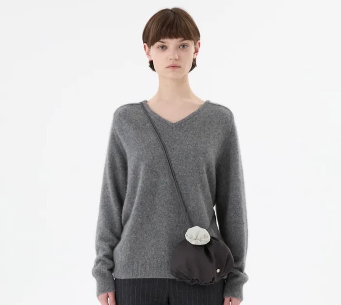 RACOON V-NECK KNIT 상품이미지1