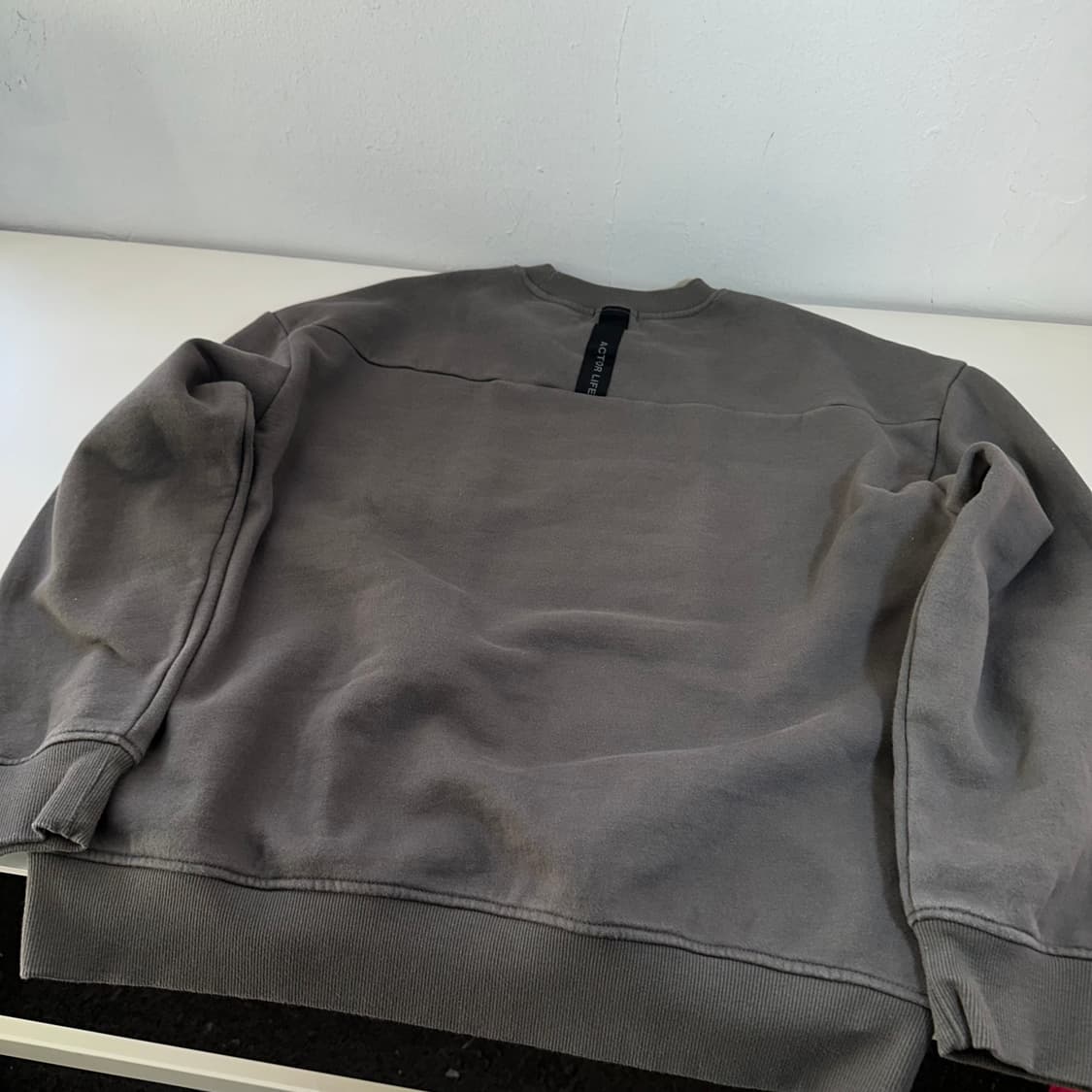 100 체이스컬트 다크그레이 포켓배색 맨투맨 상품이미지5