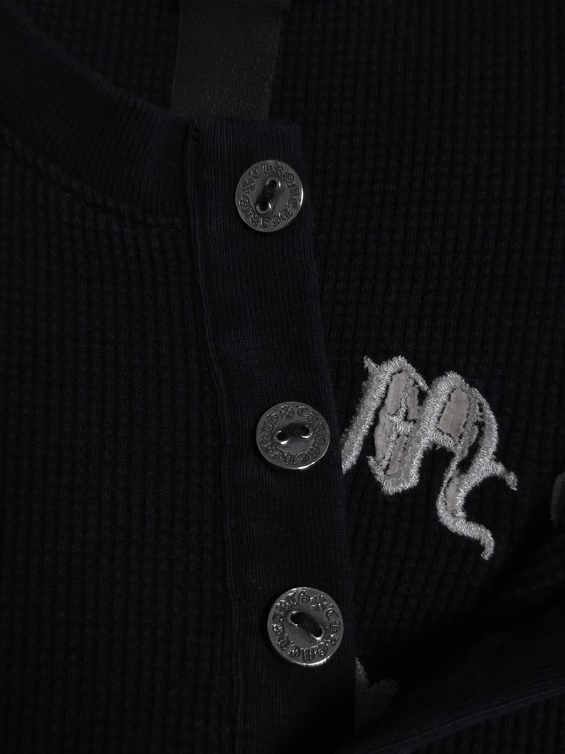 [L] 크롬하츠 세메터리 헨리넥 와플 니트 블랙 상품이미지4