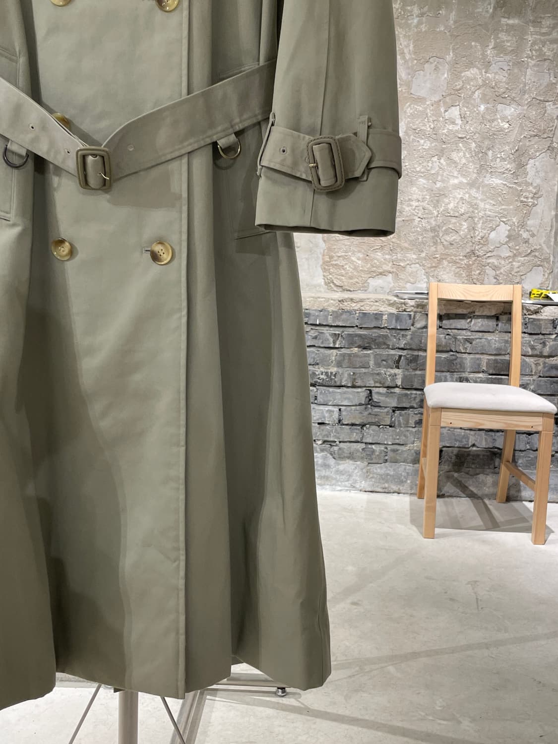 버버리 라이트 올리브 벨티드 트렌치 코트 상품이미지5