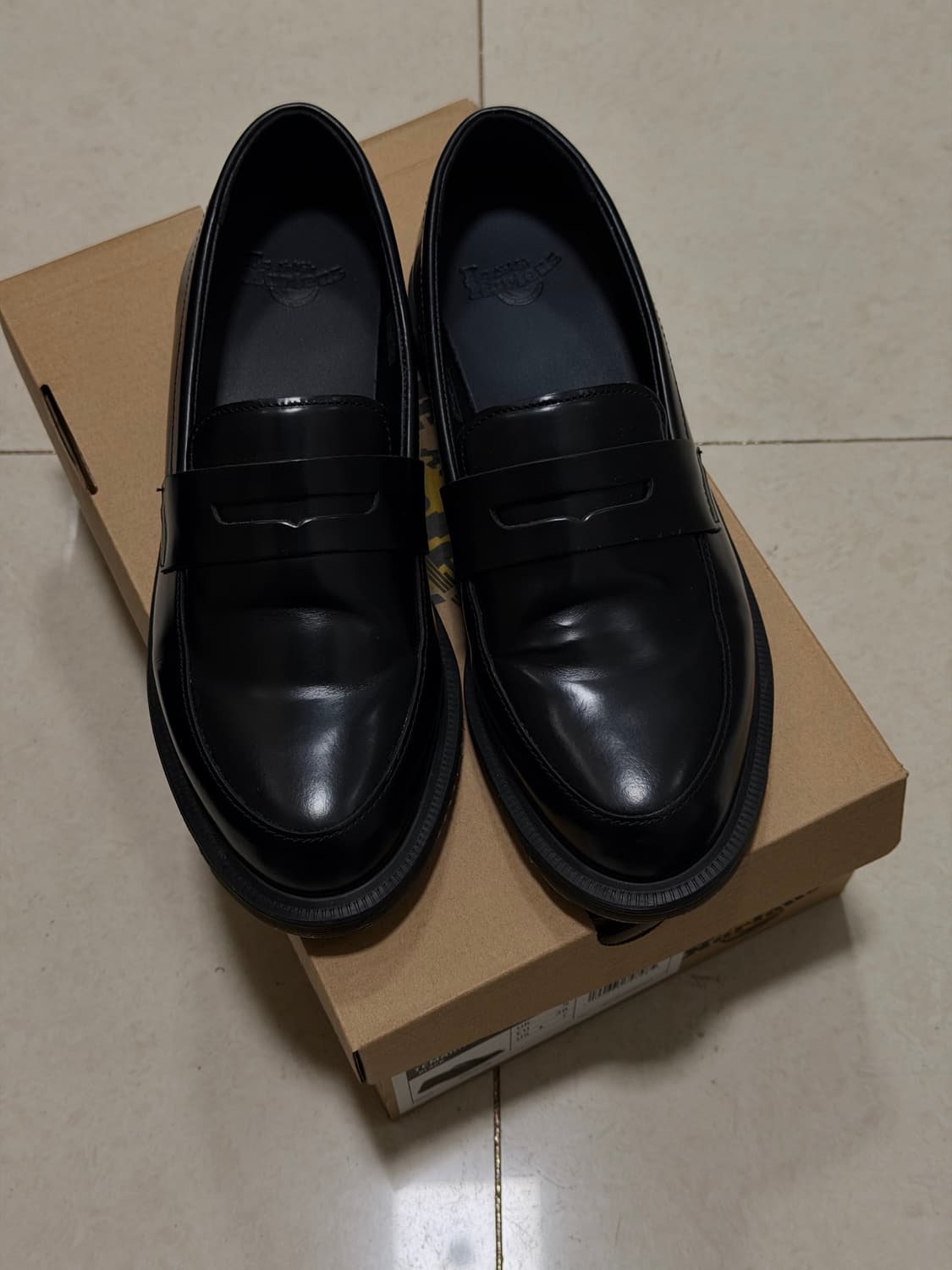 닥터마틴 테마라 블랙 240 상품이미지1