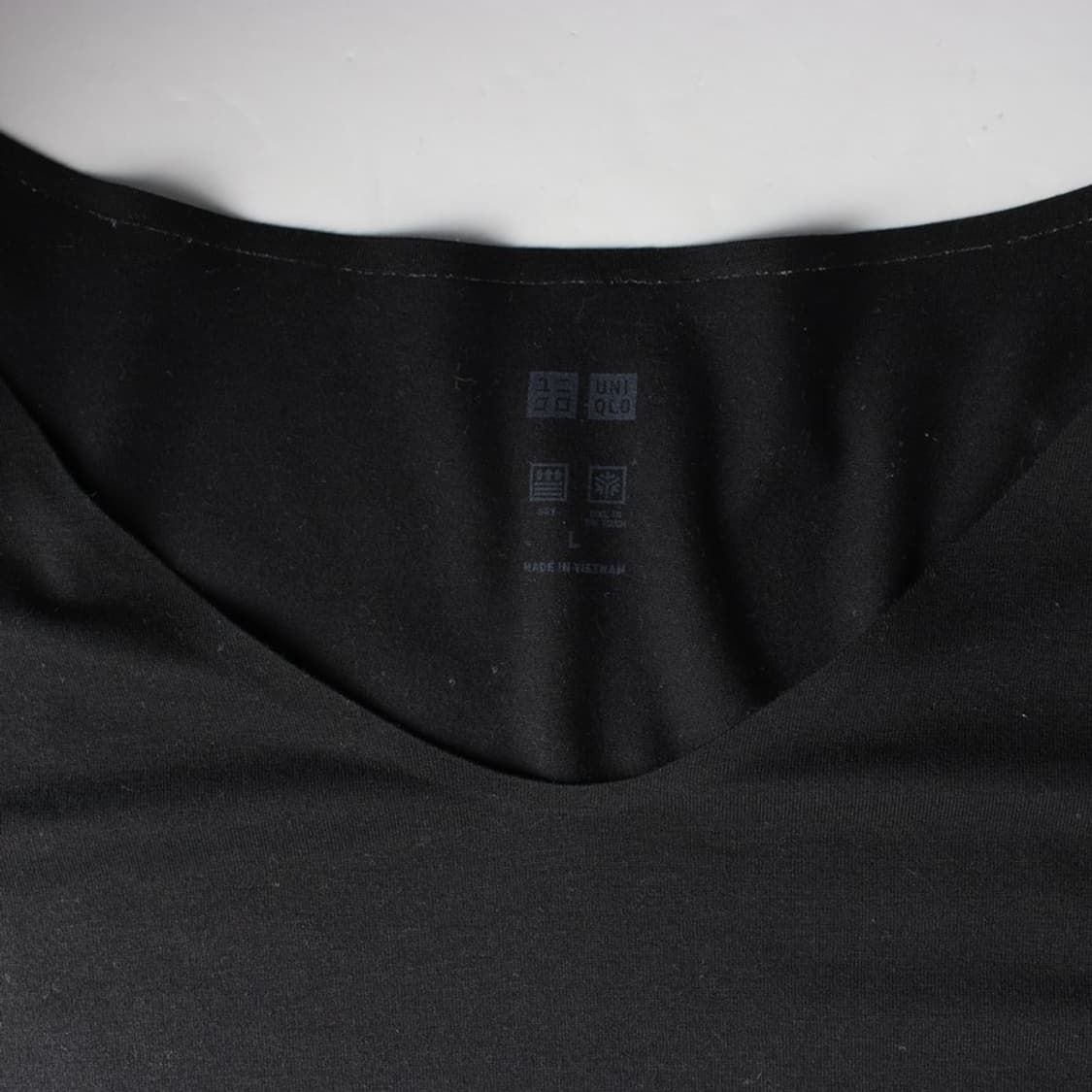 유니클로 에어리즘 블랙 V넥 반팔 티셔츠 S 상품이미지5