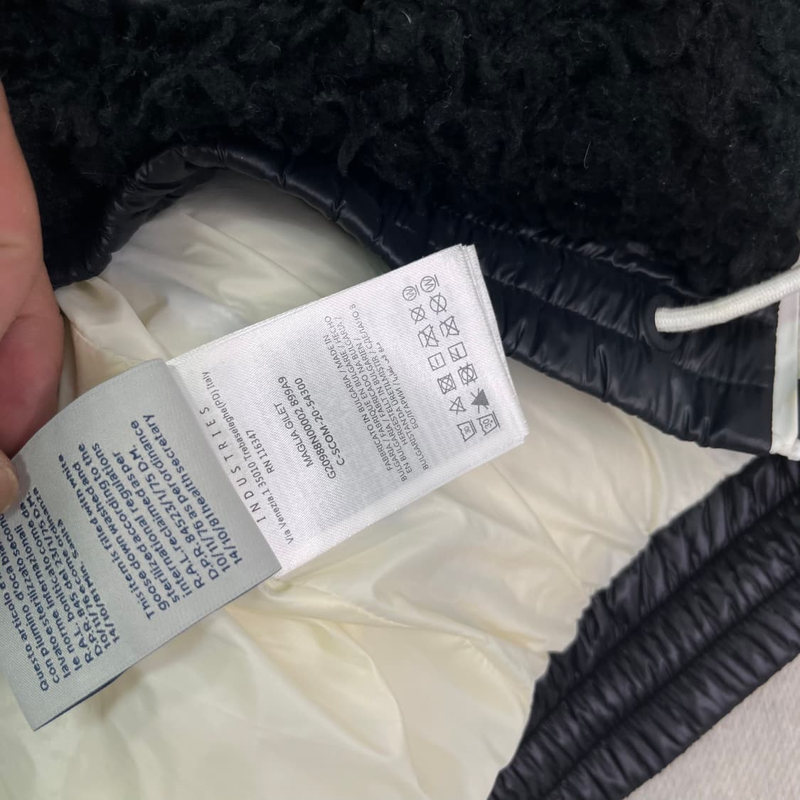 W100 몽클레어 25FW 패딩 베스트  상품이미지8