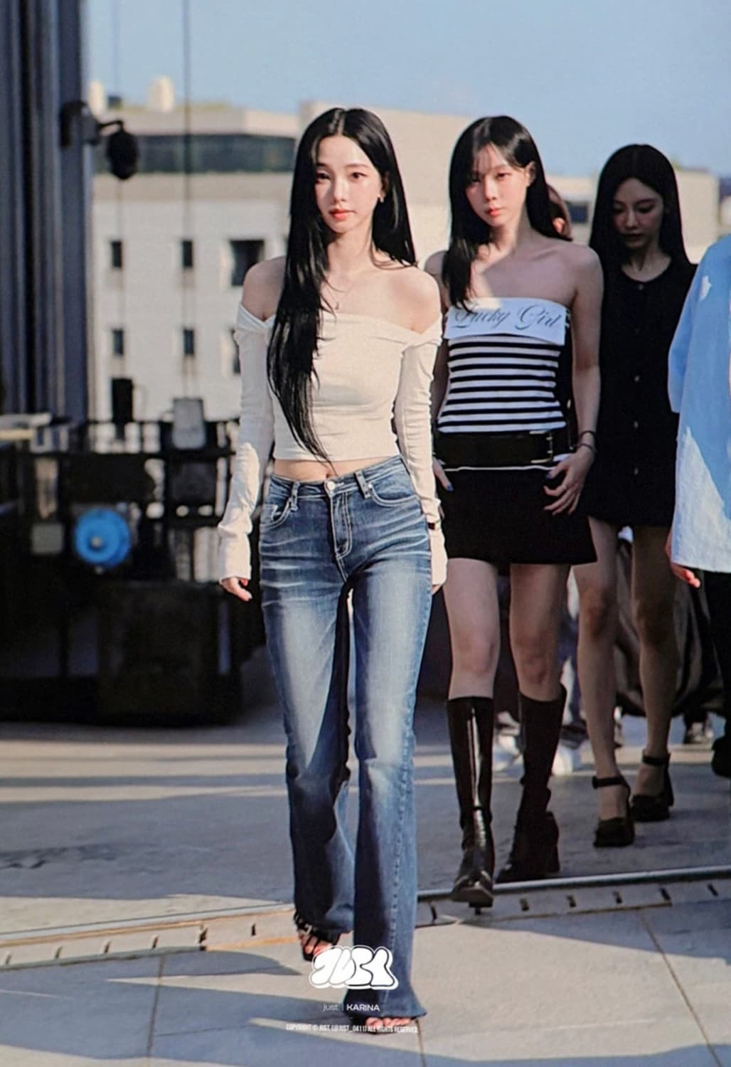 시너진 브러쉬 캣 워싱 데님 팬츠 딥 블루 (카리나 착용) 상품이미지4