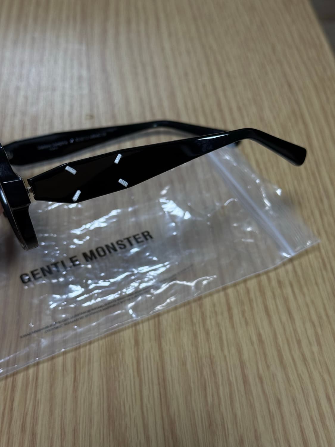 젠틀몬스터 마르지엘라 M114 블랙 클리어 상품이미지4