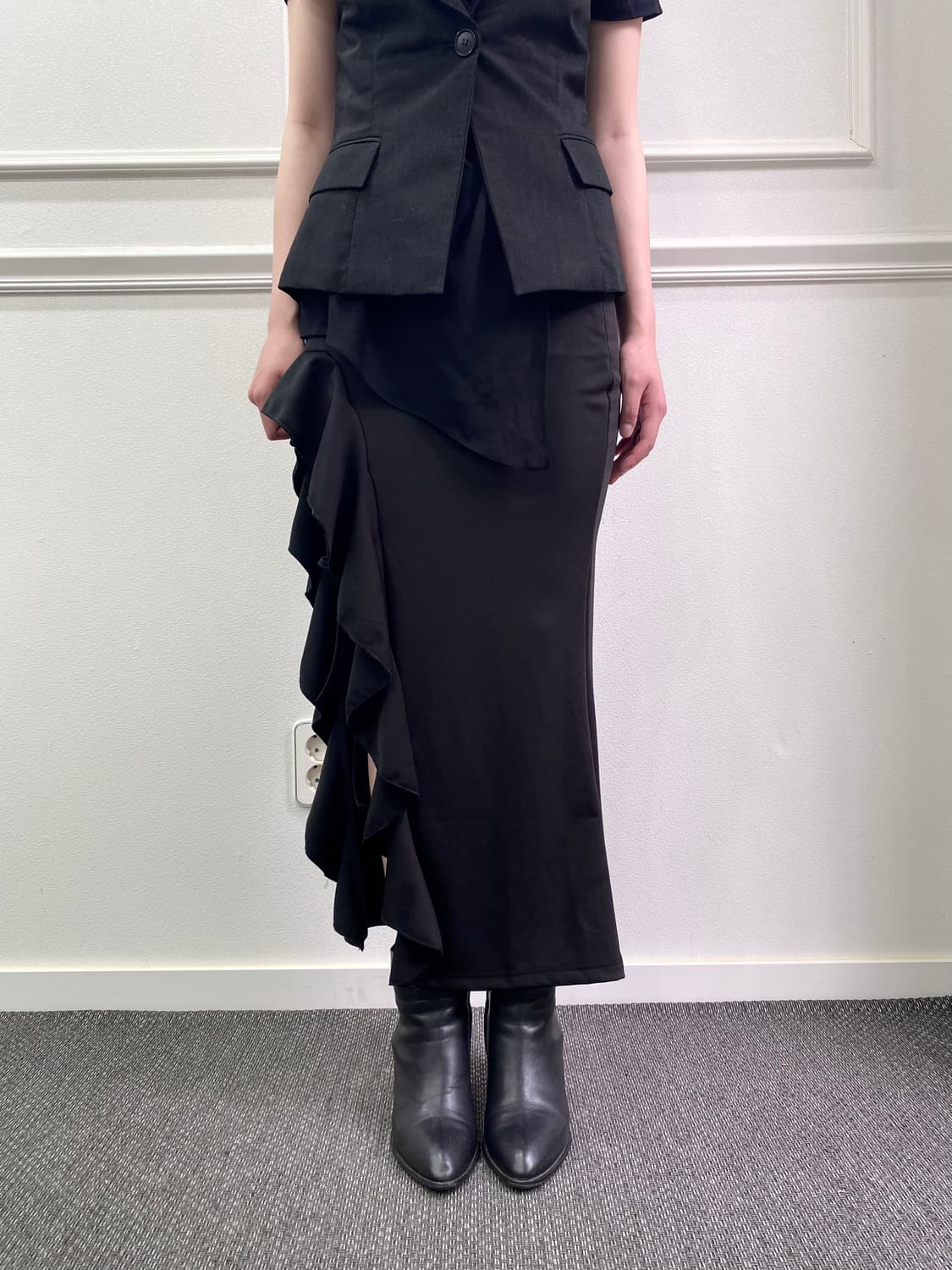 Minimal Mood Lace Detail Black Skirts 상품이미지1