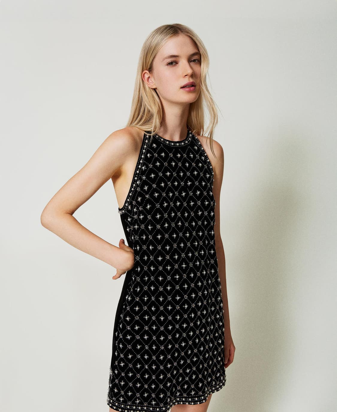 트윈셋 벨벳 쥬얼 홀터넥 원피스(새제품)  상품이미지3