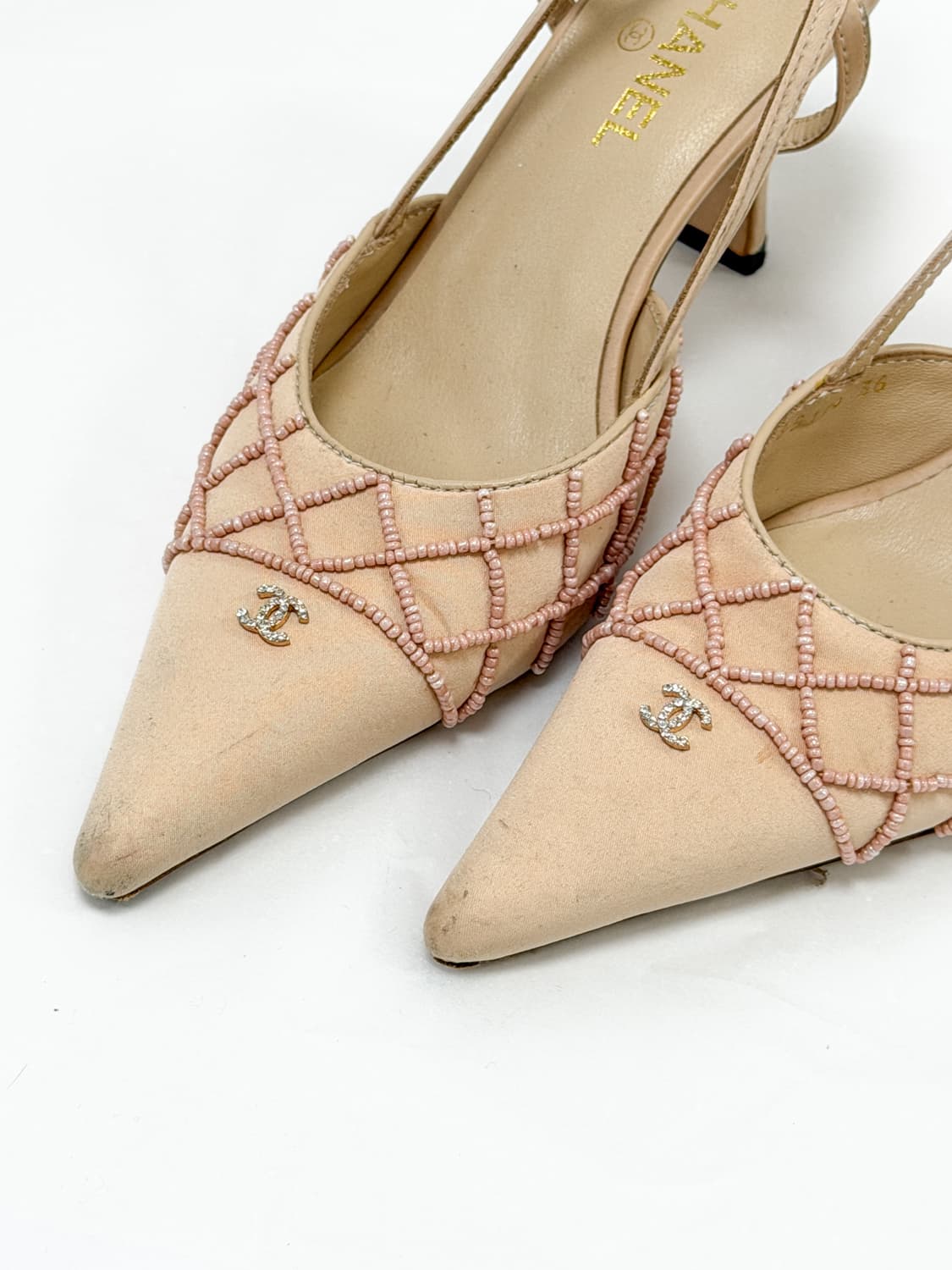 샤넬 CC 로고 비즈 새틴 스틸레토 슬링백 펌프스 상품이미지3