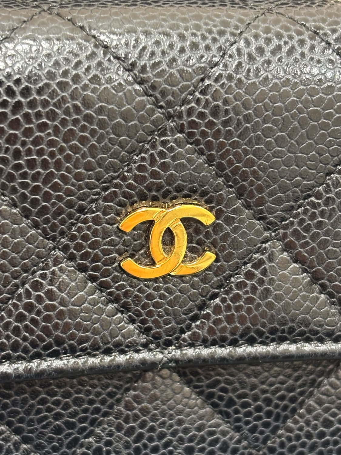 샤넬 클래식 금장 캐비어 플랩 장지갑 상품이미지2