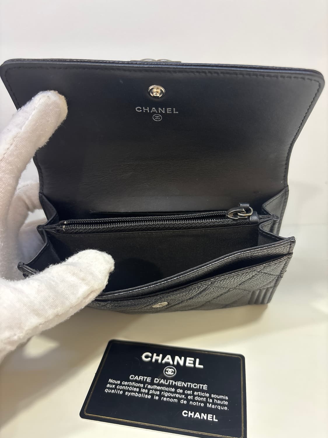 샤넬 보이 플랩 지갑 상품이미지3