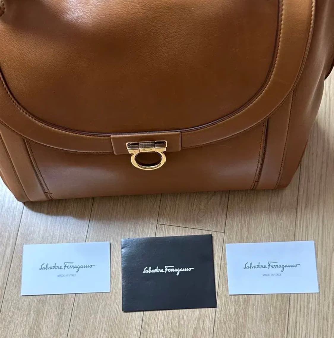 페라가모 토트백 상품이미지2