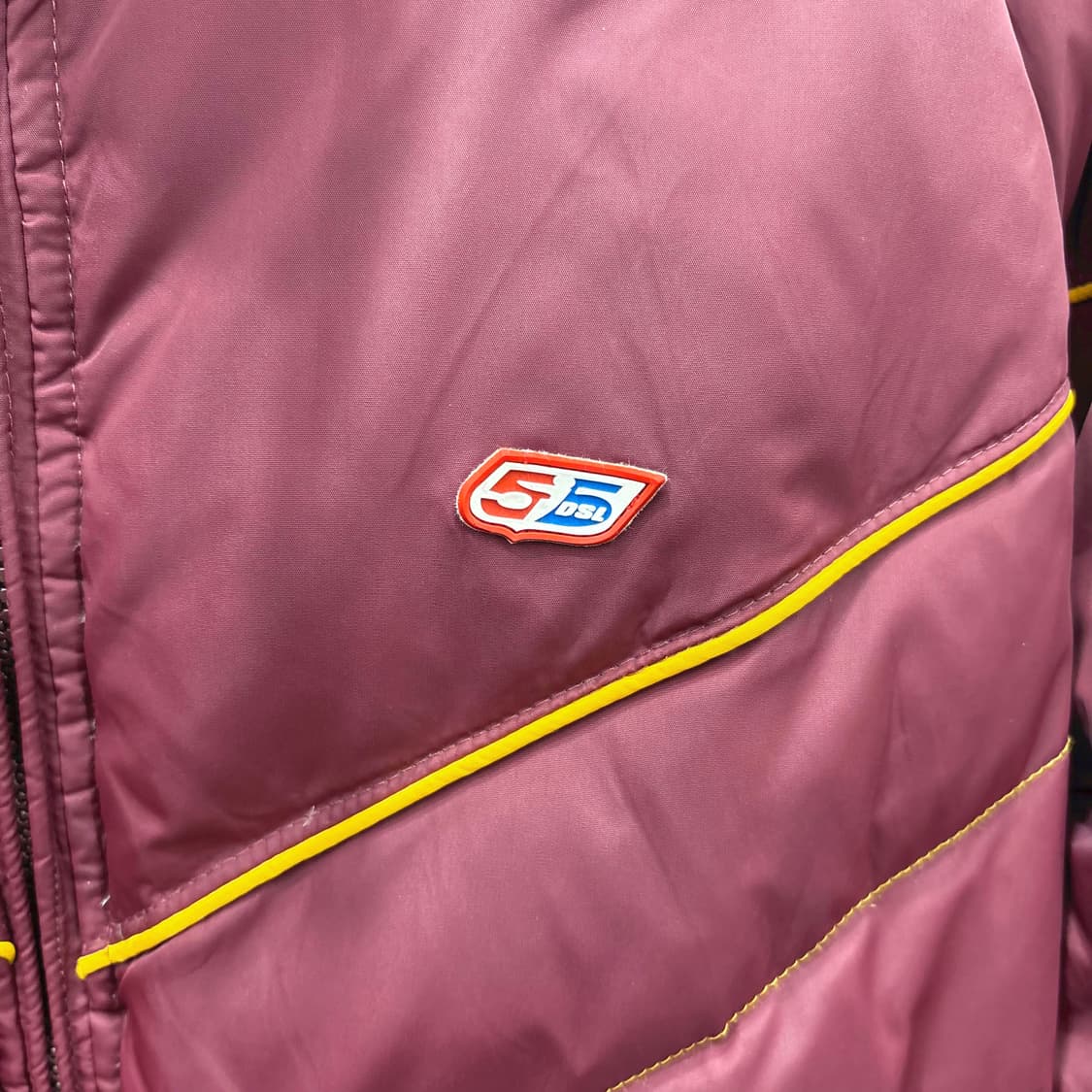 디젤 피프티파이브 패딩 점퍼 배색 라인 로고 자수 패치 레귤러핏 와인 상품이미지6