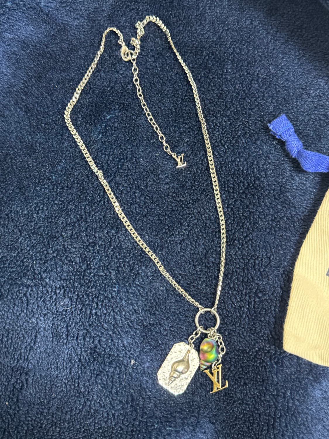 루이비통 쉘 펜던트 목걸이 상품이미지4