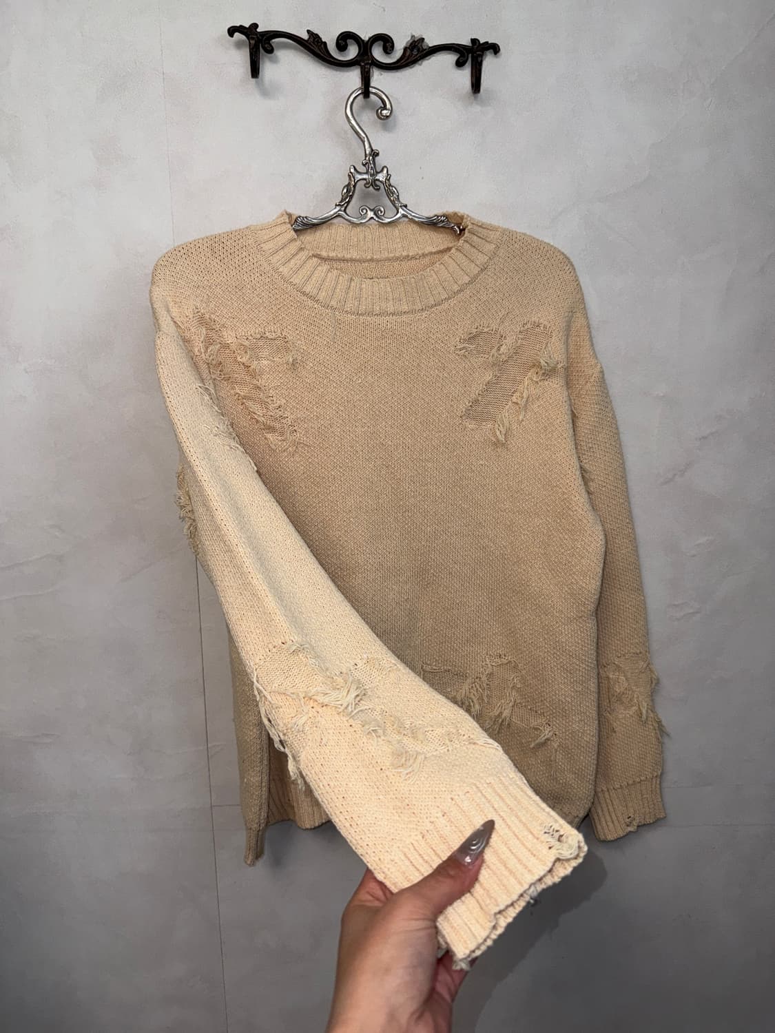 Ivory grunge damage cross detail knit 상품이미지2
