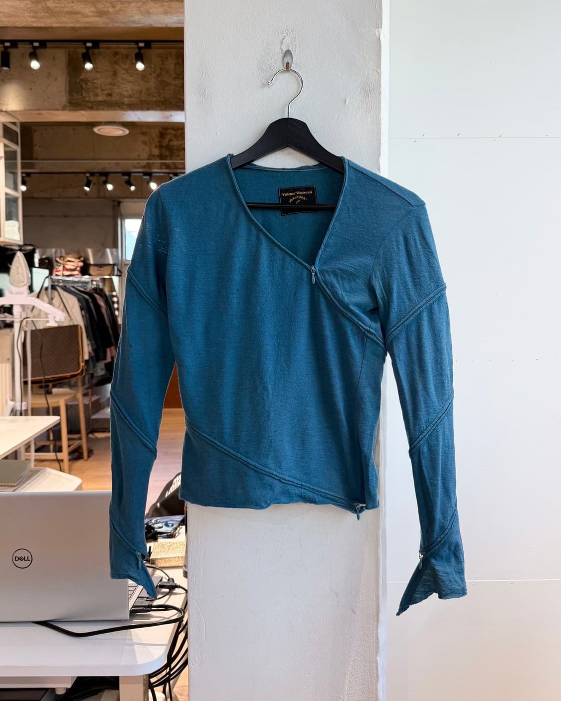 비비안 웨스트우드 블루 컷아웃 지퍼 롱슬리브  상품이미지2