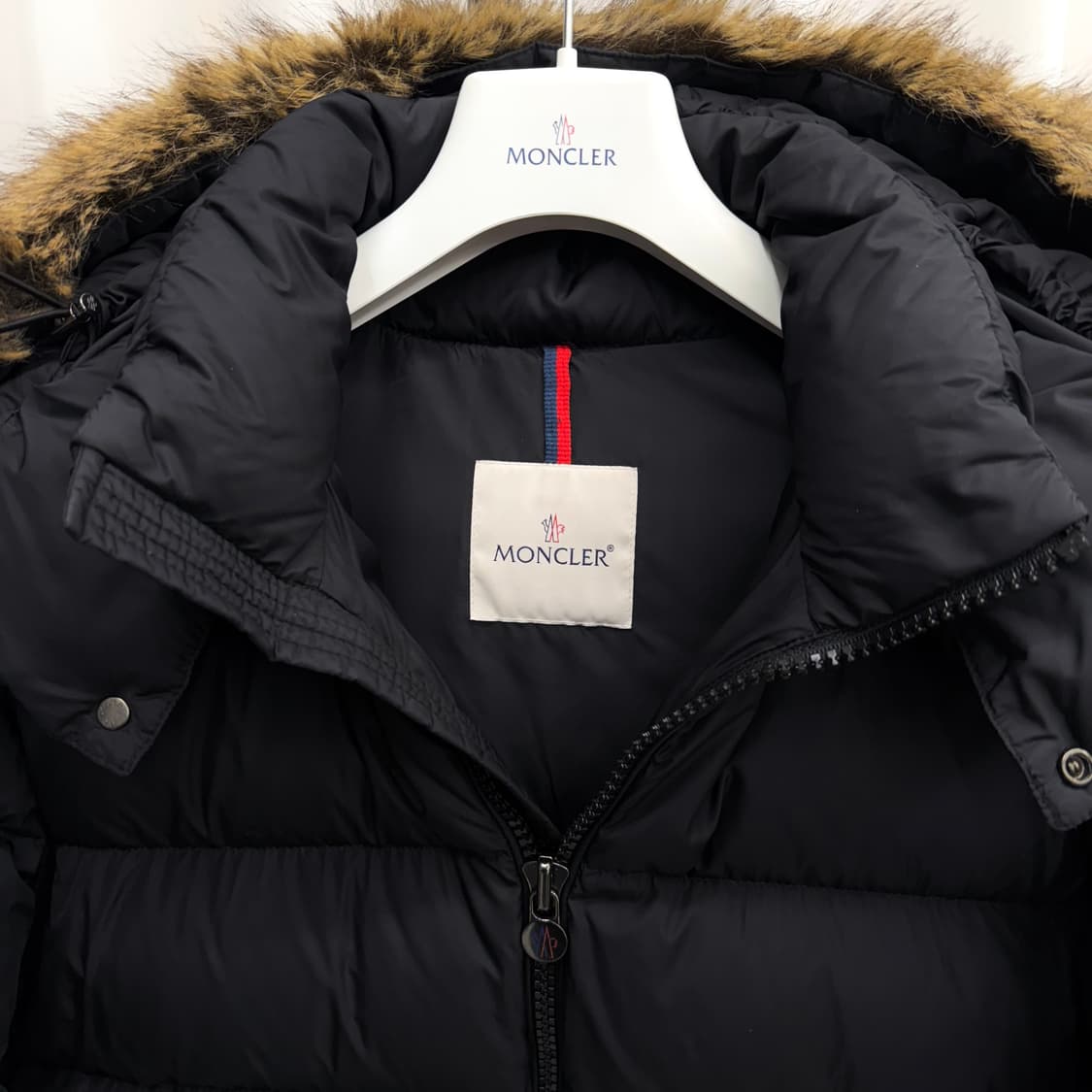 [3] 몽클레어 마야프 다운 숏 패딩 블랙 상품이미지3