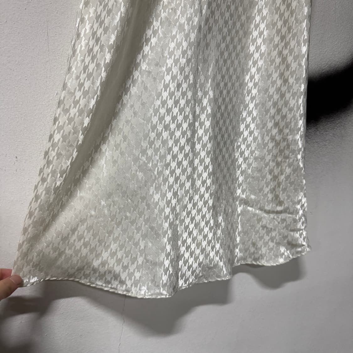 VTG 빈티지 화이트 새틴 모노체크 패턴 슬립 원피스 상품이미지4