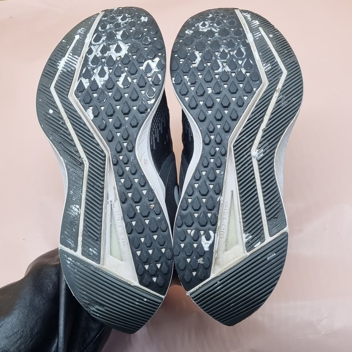 나이키 줌 윈플로6 남성 운동화275 상품이미지3