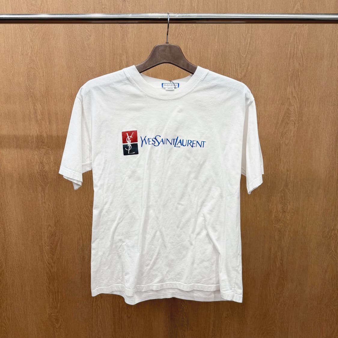 입생로랑 반팔 티셔츠 로고 프린팅 라운드넥 무지 디테일 레귤러핏 화이트 상품이미지2