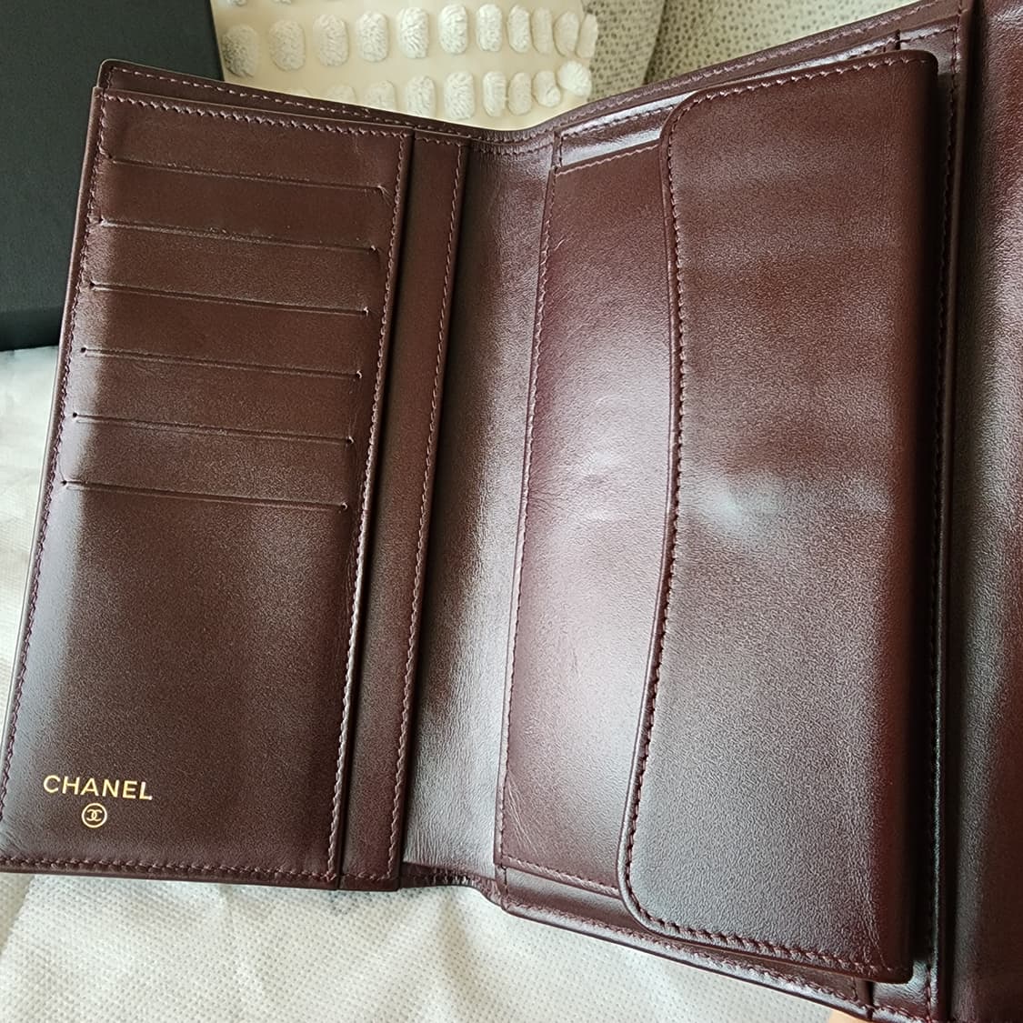 상태최상 샤넬 클래식 캐비어 플랩 장지갑 블랙 금장 상품이미지10