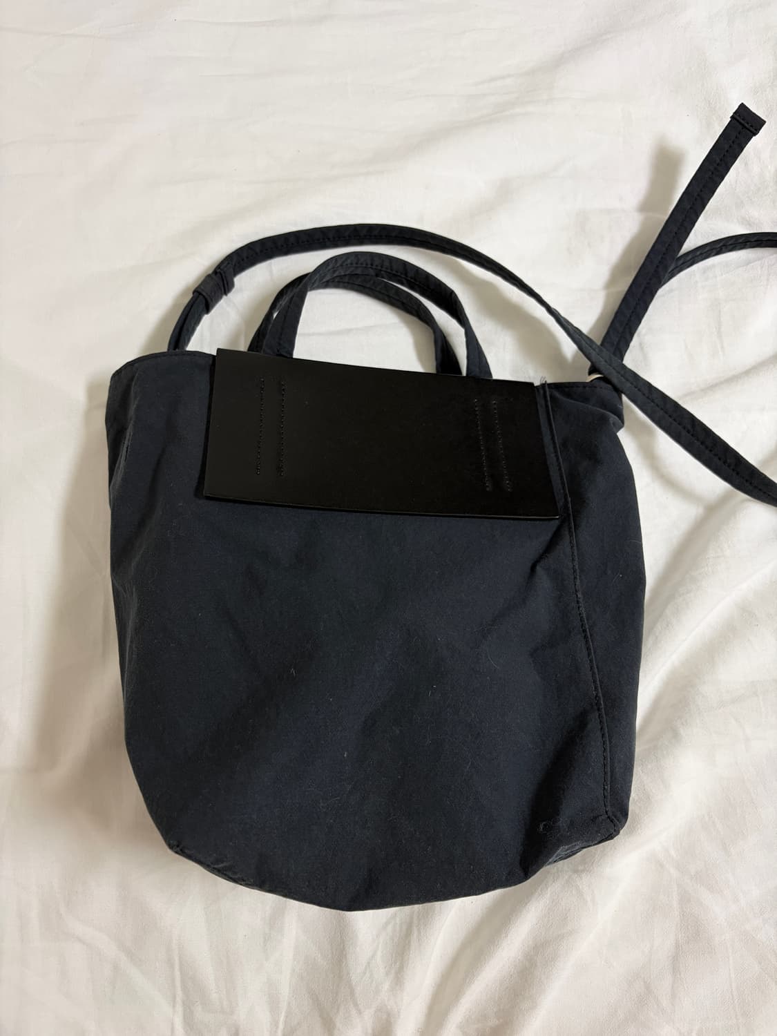 아크네 베이커백 스몰 블랙 택포 13만원 상품이미지4