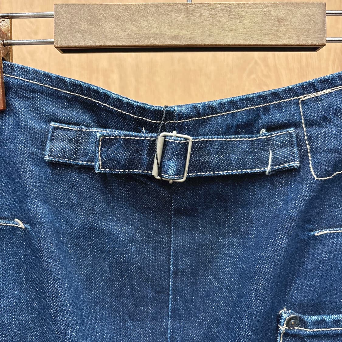 리바이스 엔지니어드 진스 데님 미디 스커트 스티치 백 버클 디테일 진청 상품이미지6