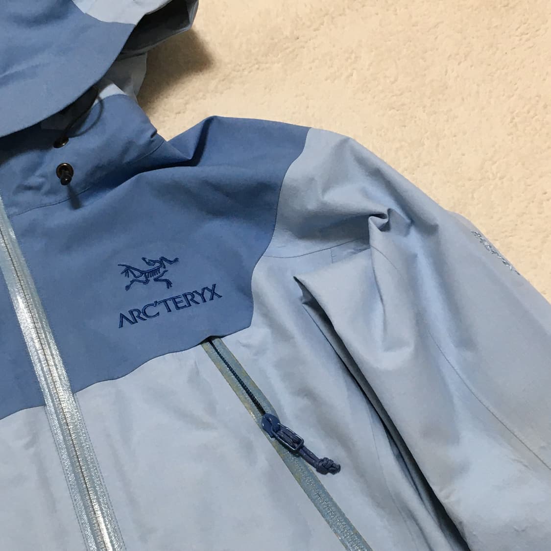 아크테릭스 파스텔 스카이블루 배색 베타 ar beta ar 바람막이 상품이미지2