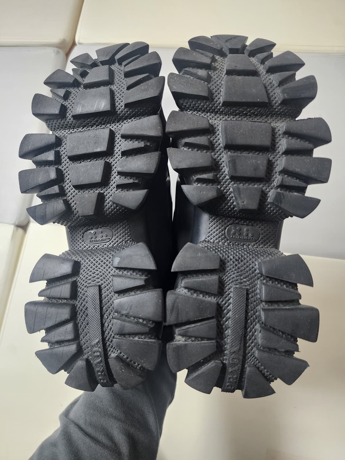 프라다 클라우드버스터 썬더 블랙 색상 6.5 상품이미지5