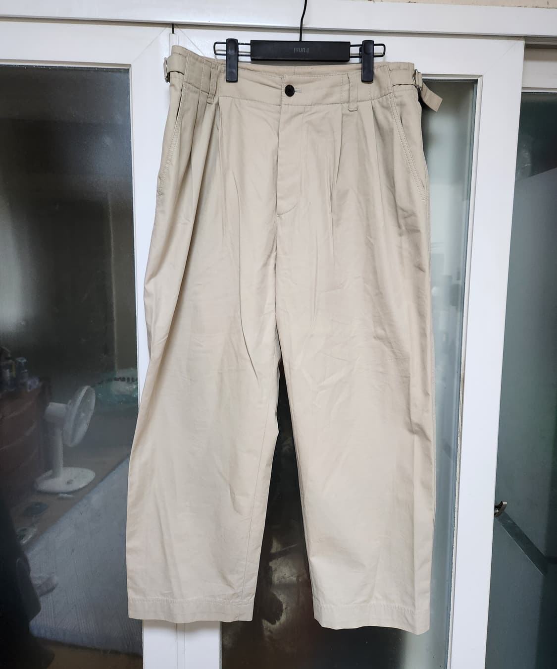 인더로우 트레블러 치노팬츠 샌드베이지 3사이즈 상품이미지1