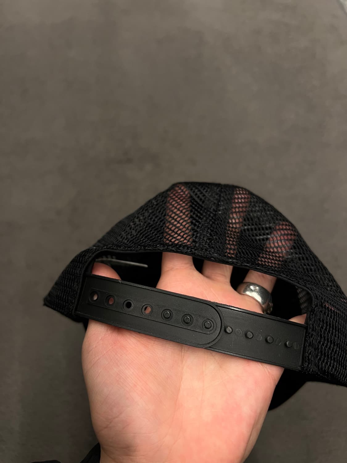 더뮤지엄비지터 핸드 스티치드 메쉬 캡 처분  상품이미지2