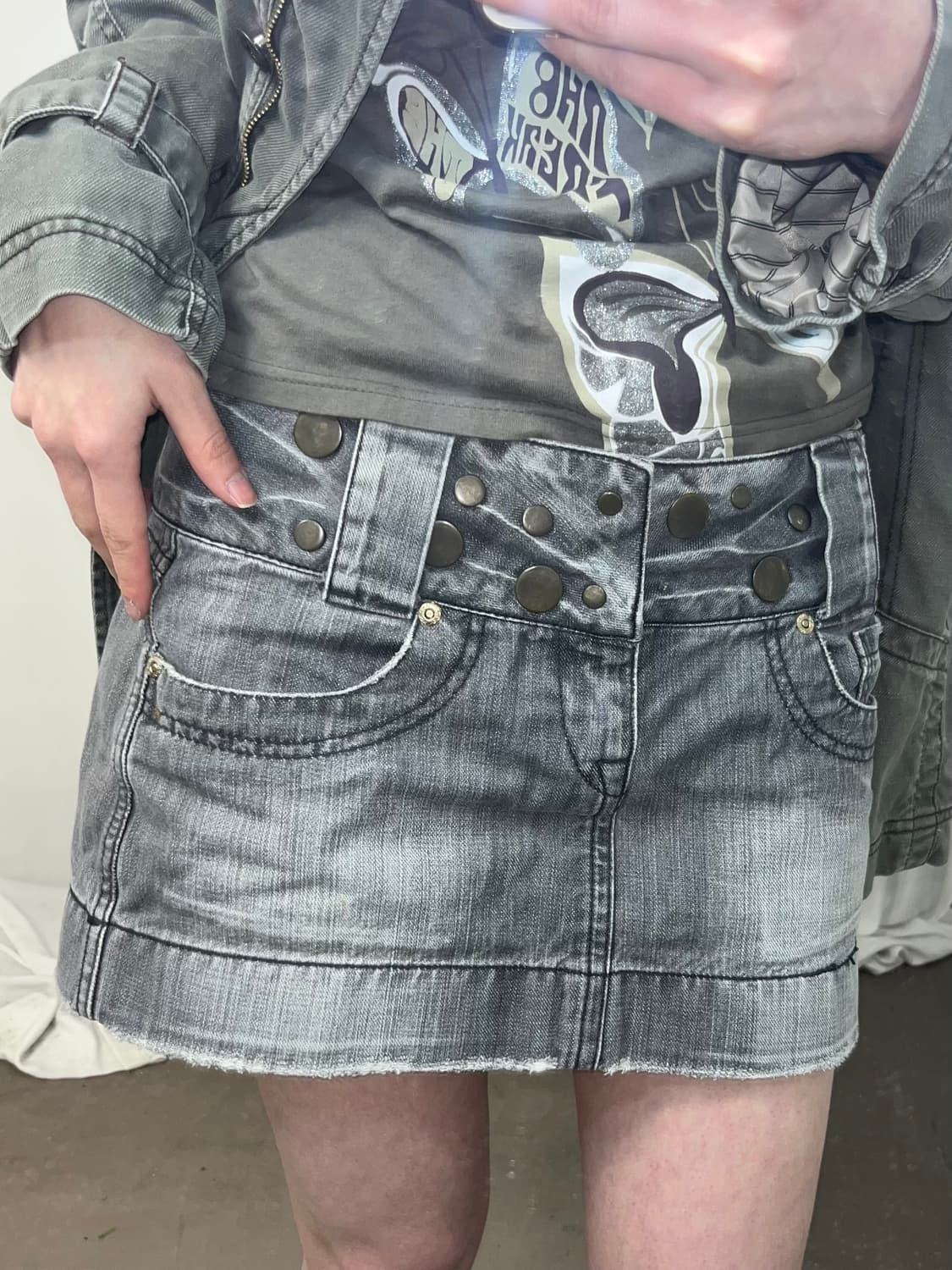그레이 버튼 포인트 데님 스커트 상품이미지3