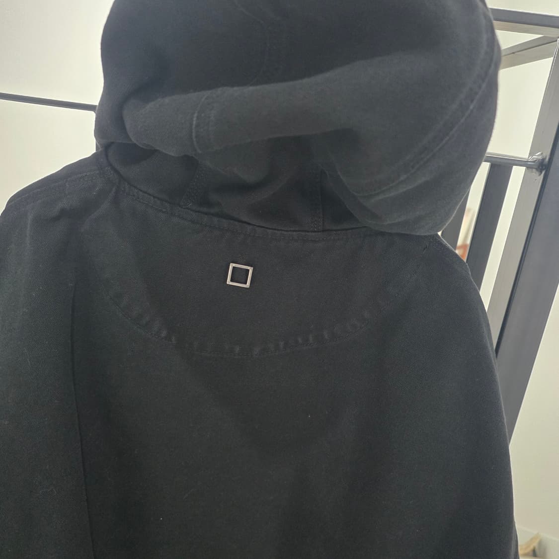 우영미 25SS 3D 블랙 데님 후드집업 50 가격 맞으면 교신 O 상품이미지4