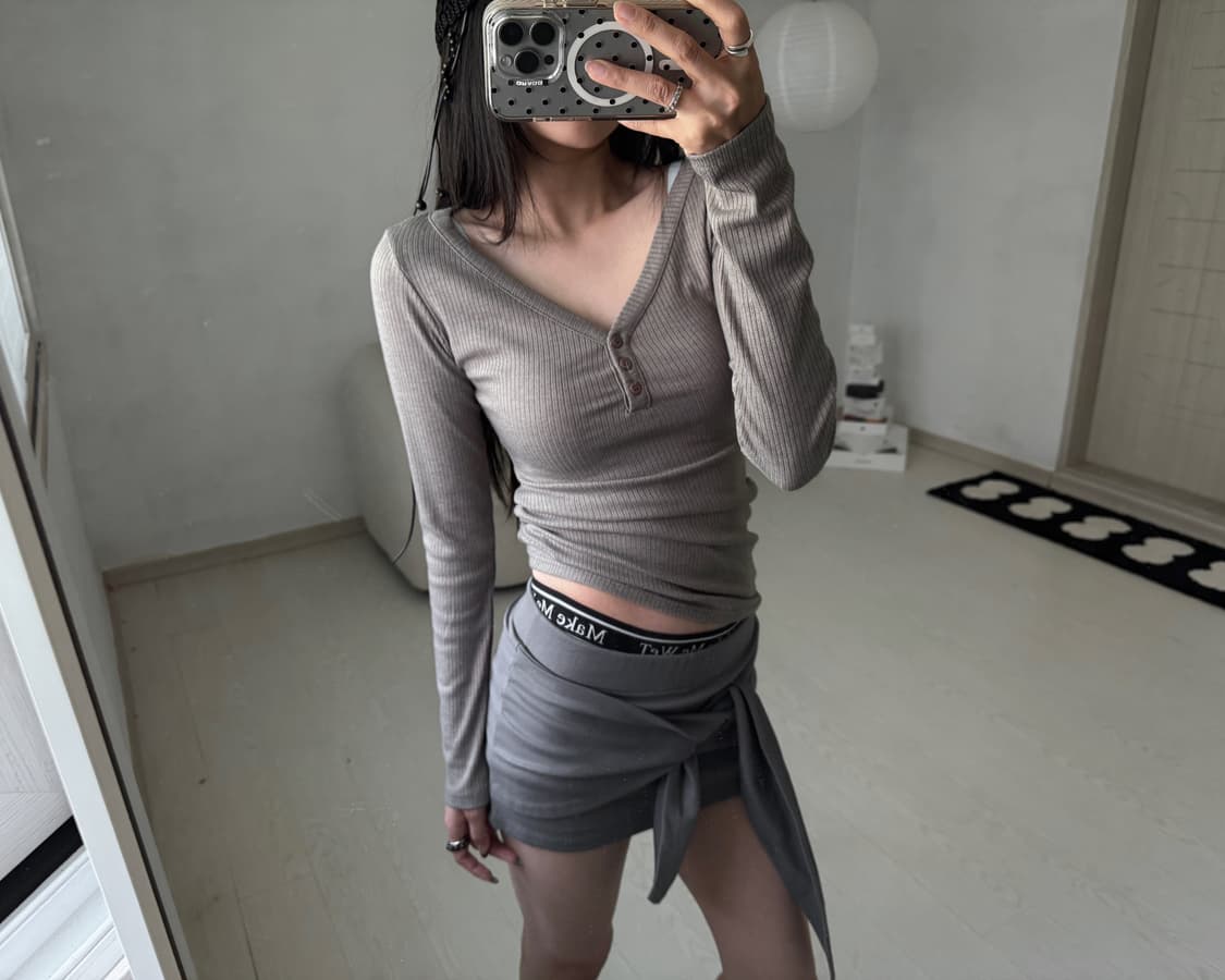 브이넥 상의 상품이미지1